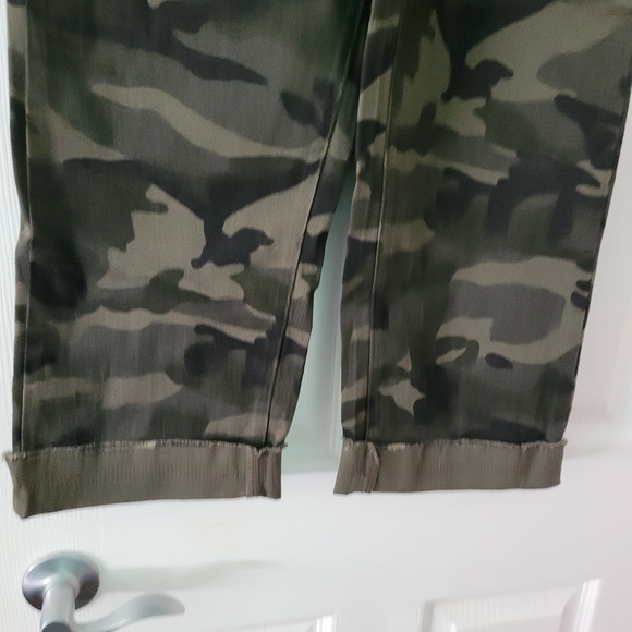 Camo pants (BNWT) - Picture 5 of 5